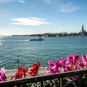 https://fenix-turandot-penthouse.hotelslidodijesolo.com