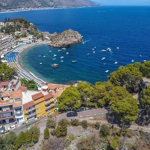 https://suite-adalgisa.taorminaitalyhotels.com